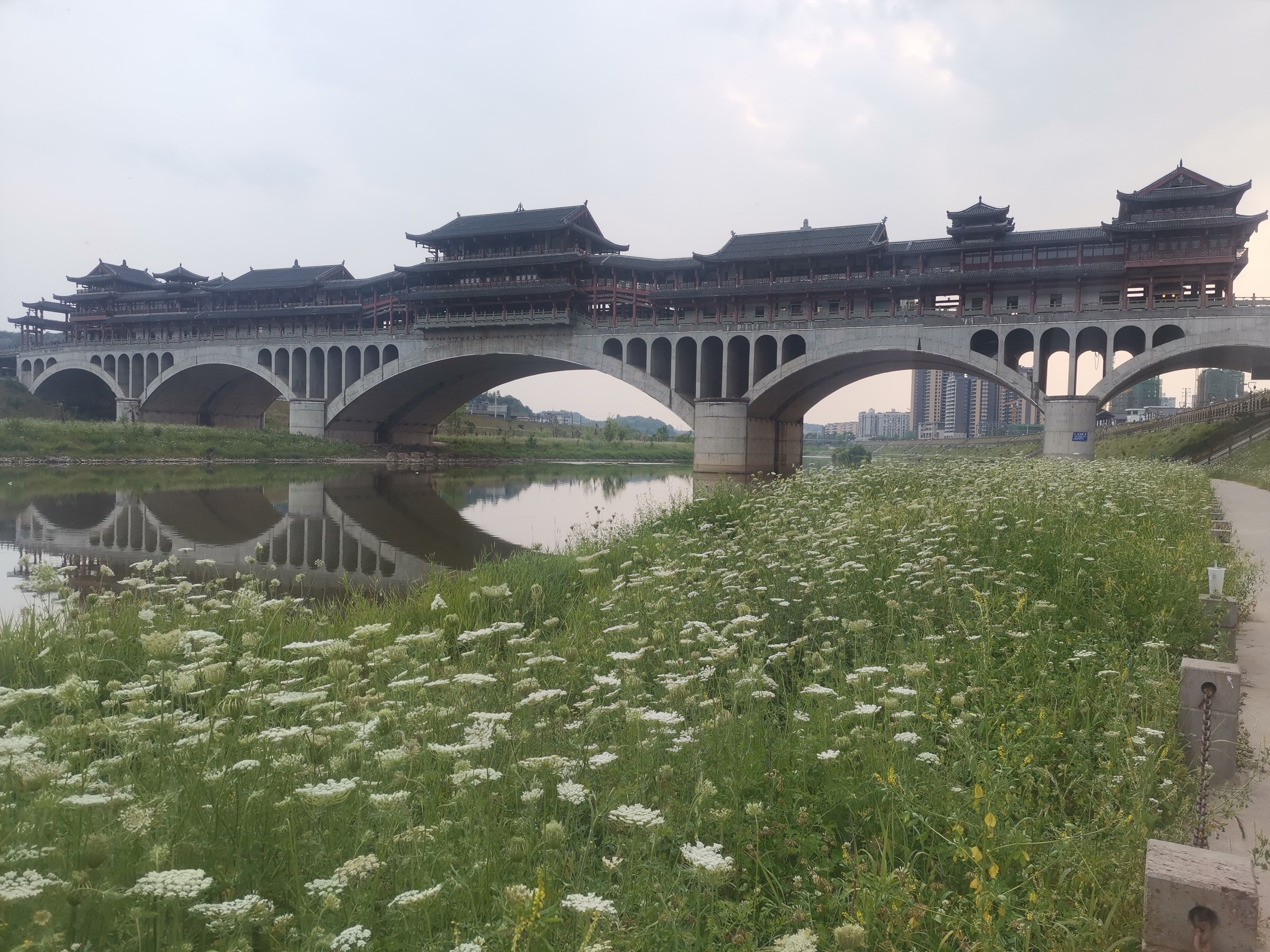 三台壮观的廊桥