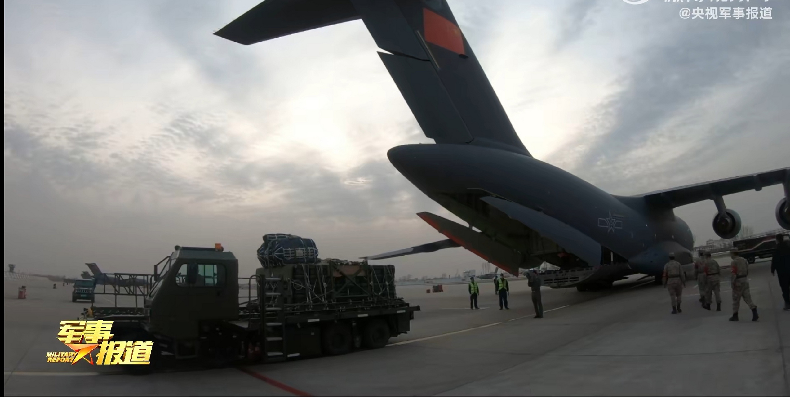 "橡木桶型"运-20首次参加演习.