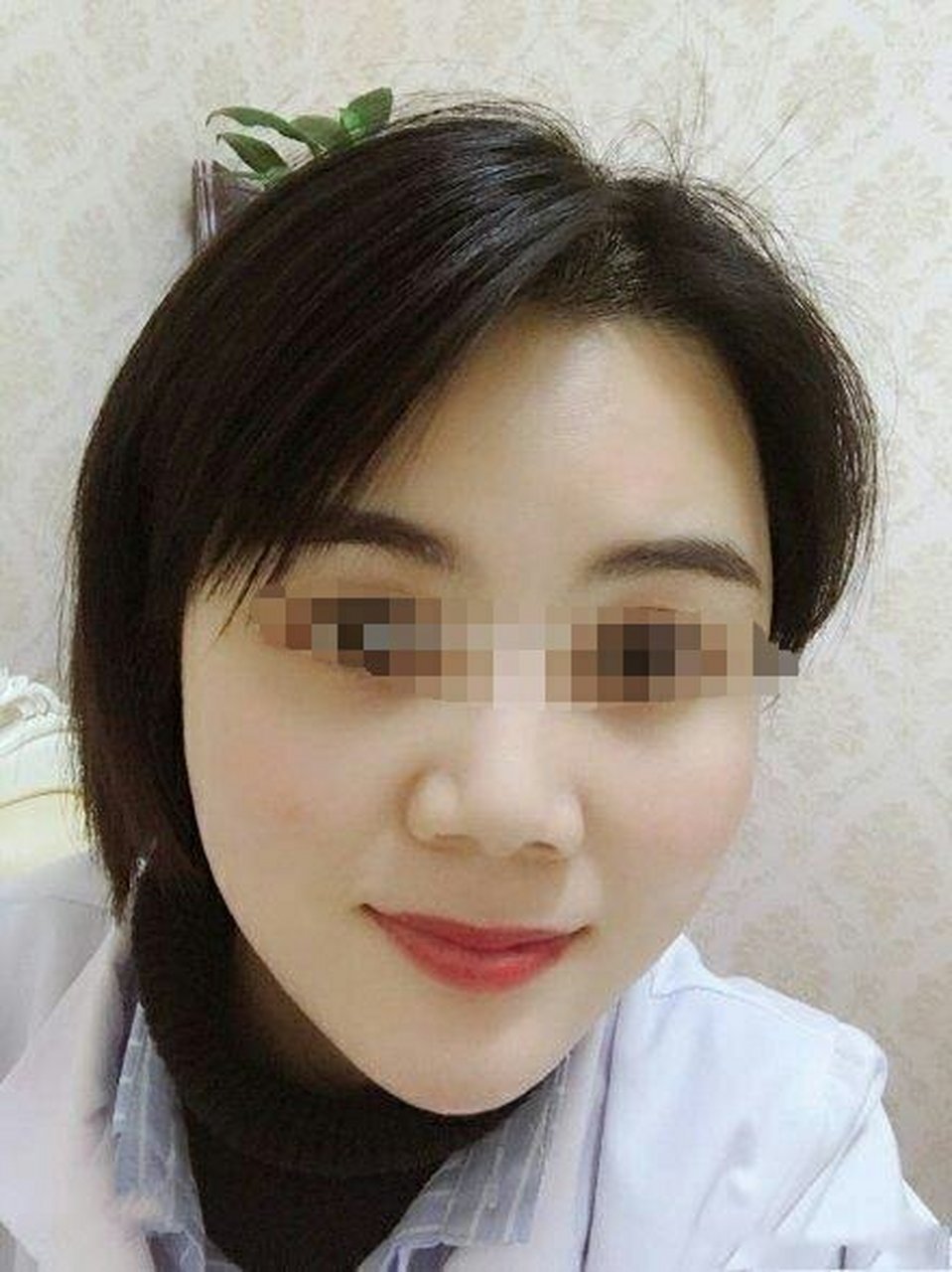 从面相中看,缘主的眼皮呈多层眼皮,为人较为多愁善感,伤春悲秋,心思