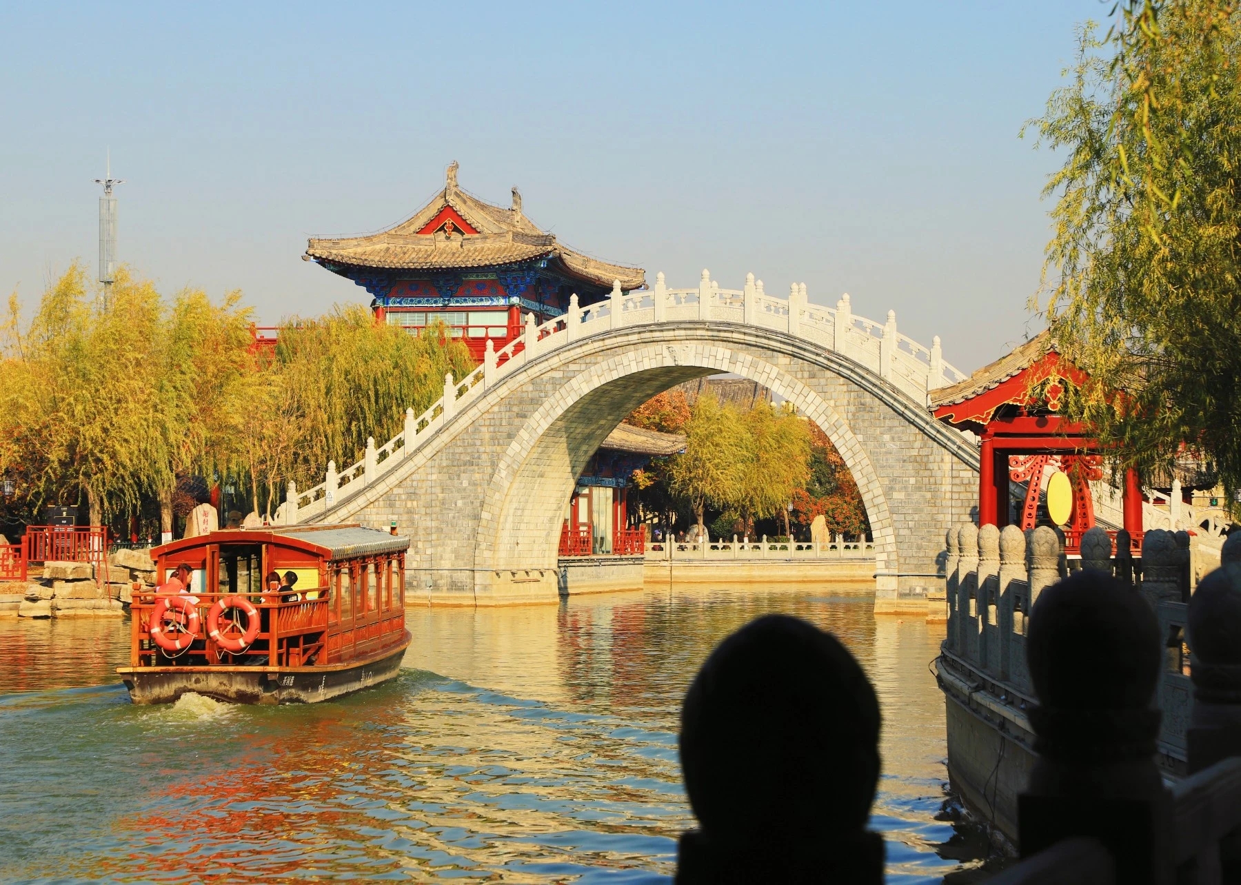 冬日游开封大宋御河,仿佛穿越了时空,来到了古时的画卷