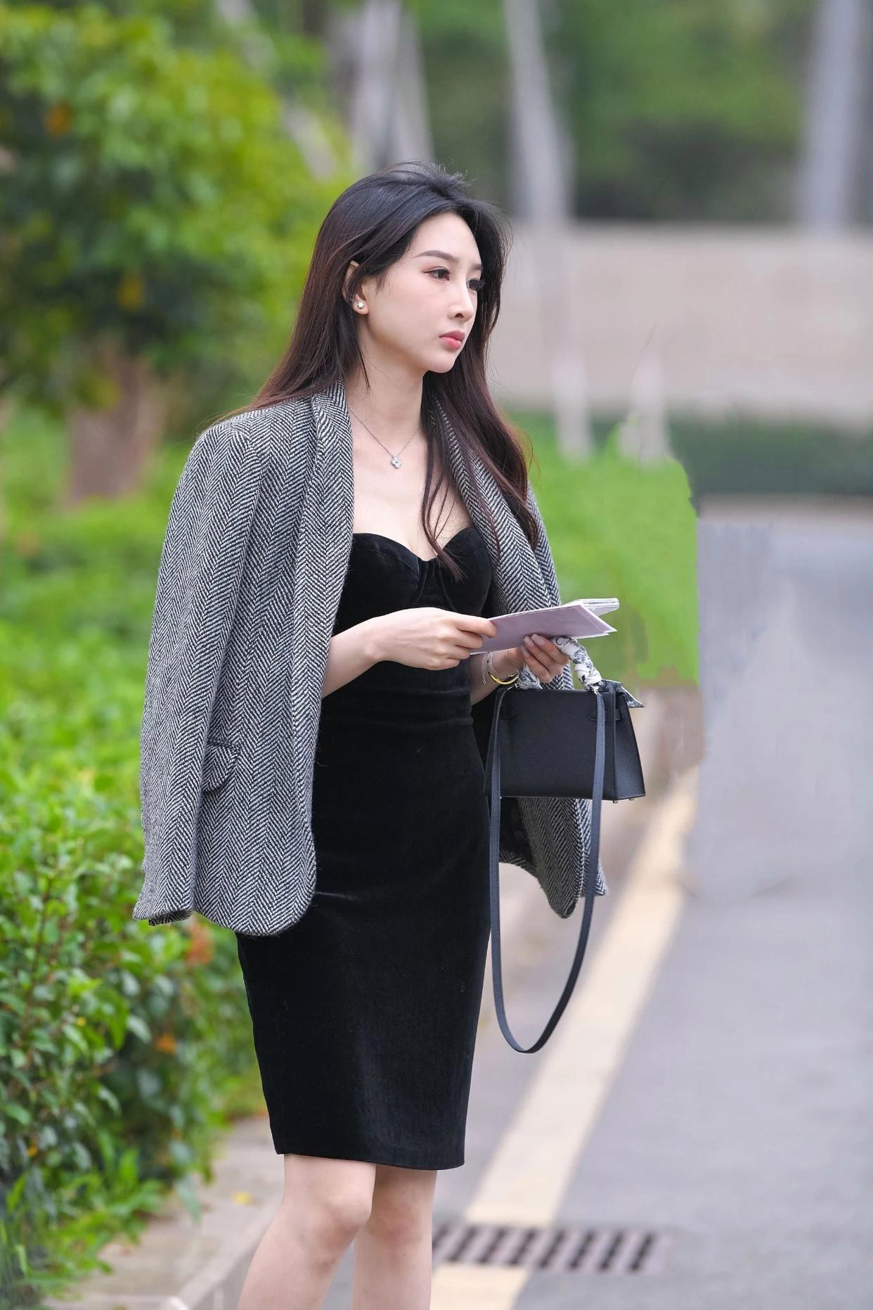 街拍|靓丽迷人的气质美女.