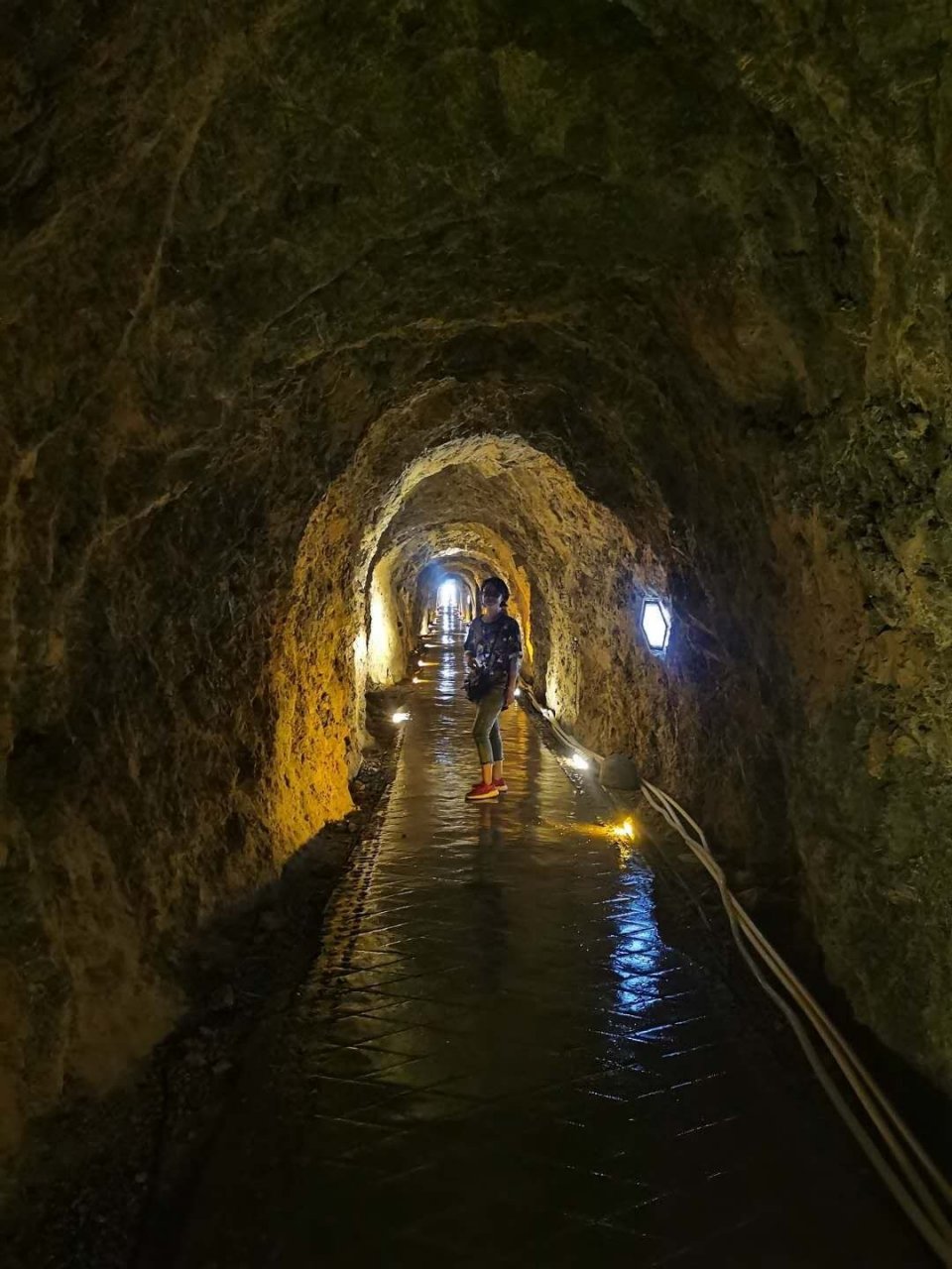 颛顼帝的出生地米易颛顼龙洞,穿越了时空,脚踩莲花,历史长河中看上天