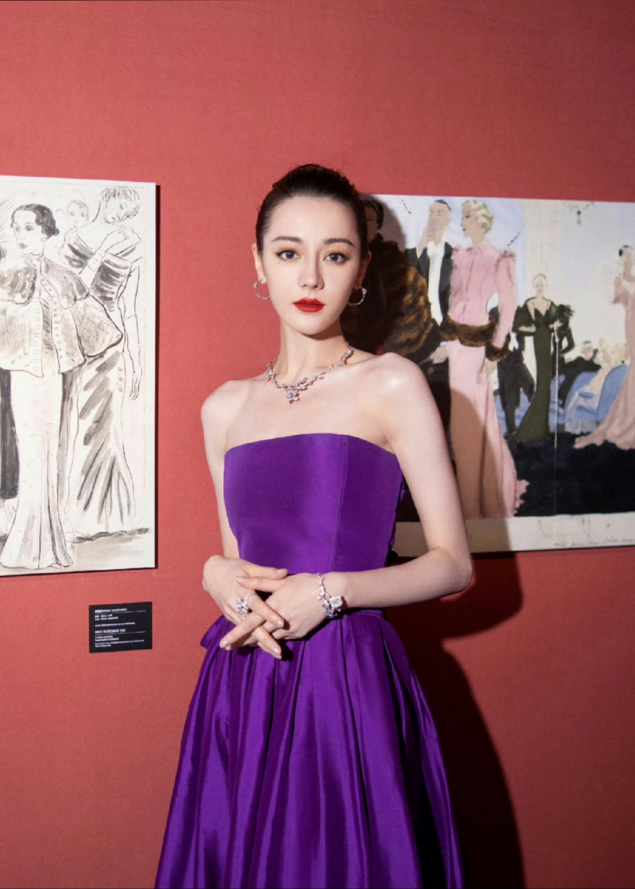 迪丽热巴!迪宝宝紫得让人心动,美照先发为敬!