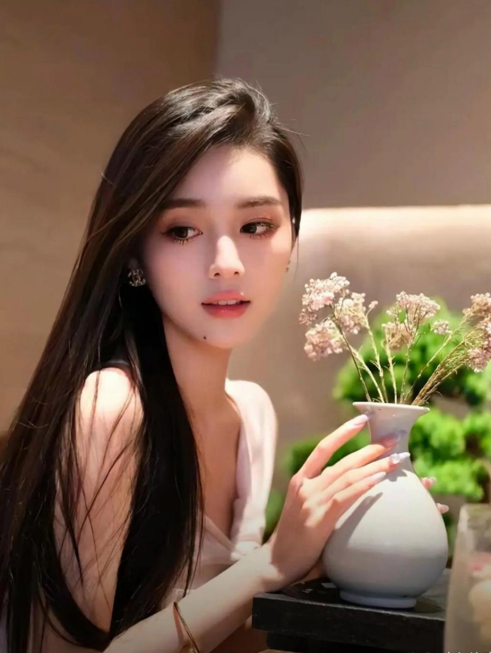 嘴巴下面的是美人痣吗?