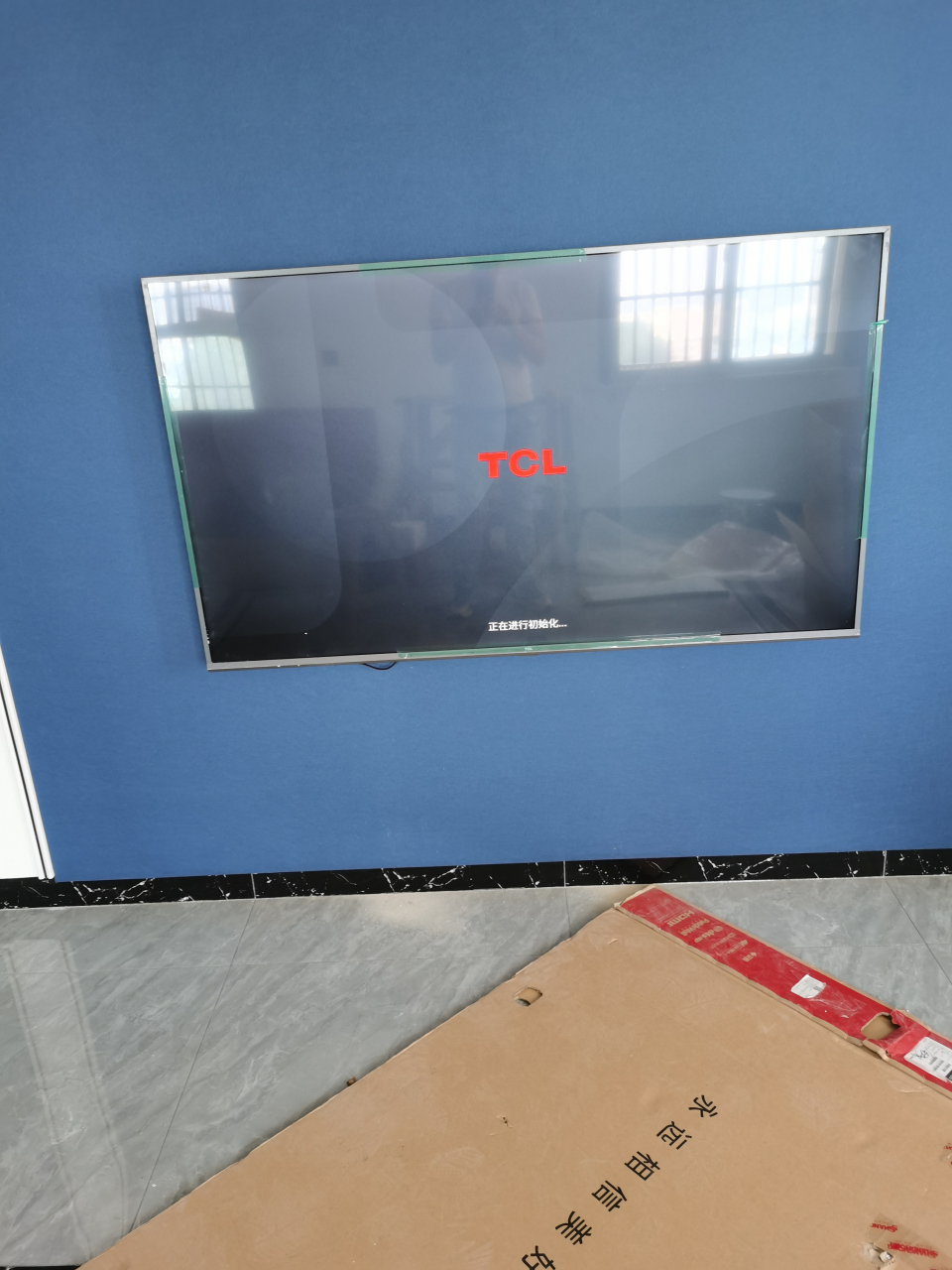 请问新买的电视机开机以后什么出现大圆圈是什么