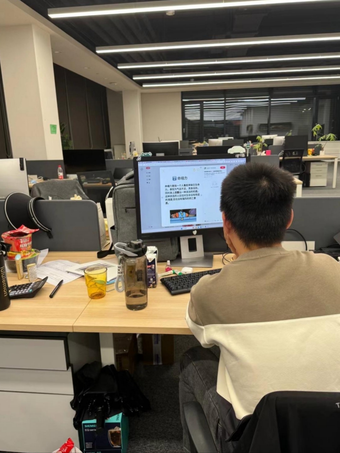 这是不是年轻一代人生存状态的真实写照?让人担忧#热点引擎计划