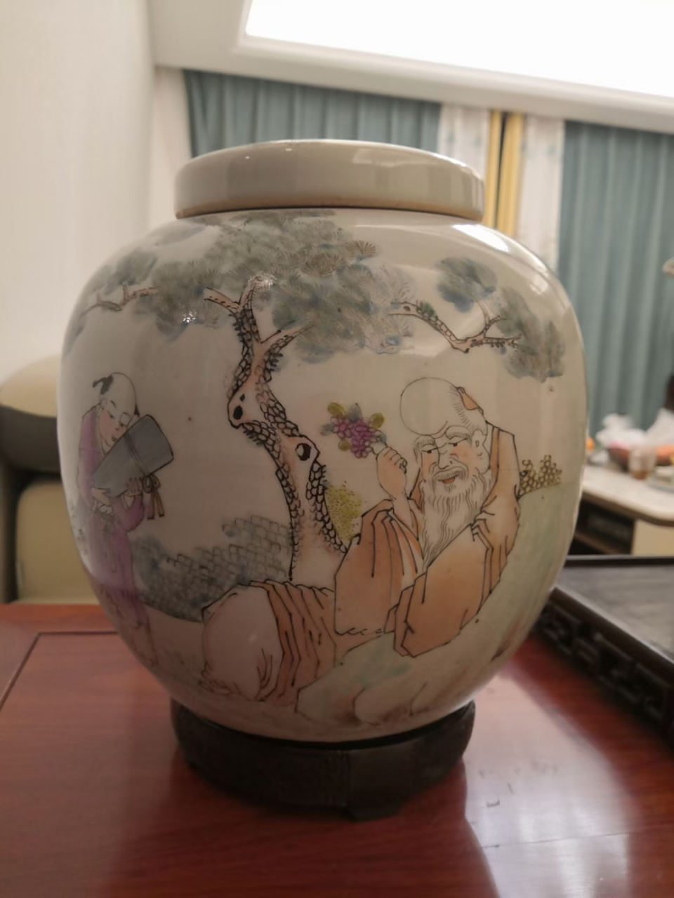 置于案几,精美雅致,可谓浓浓的书香韵味,值得收藏.