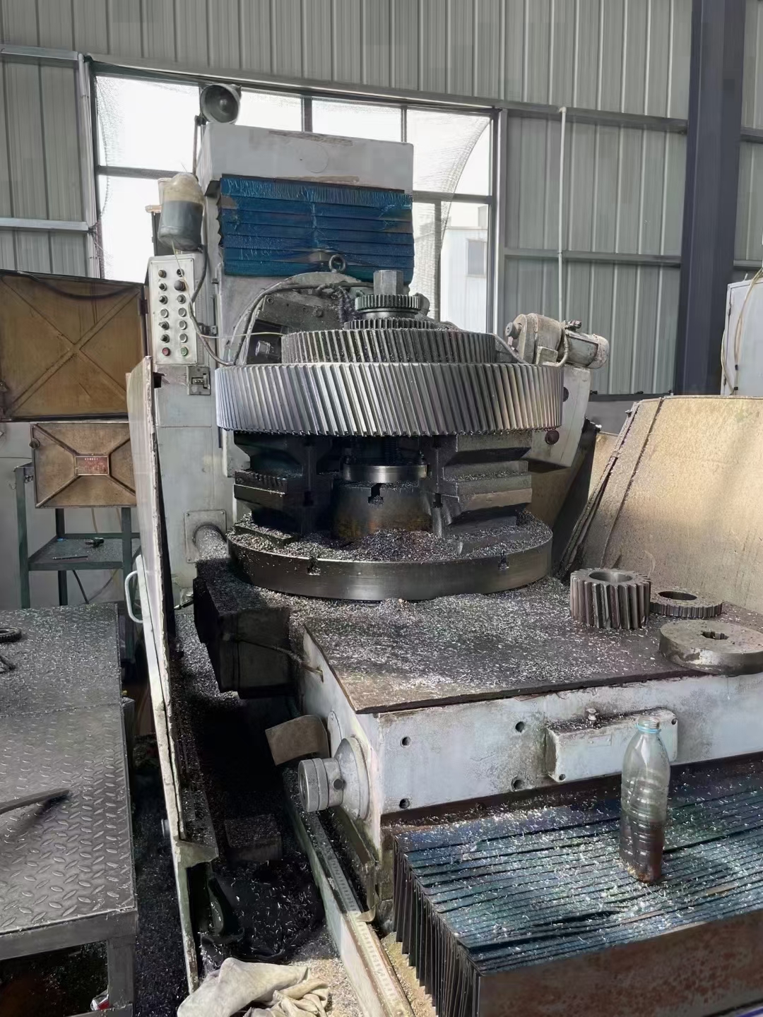 jchhq重庆1.25米滚齿机,精密型,在位工作中,成色好#数控车床