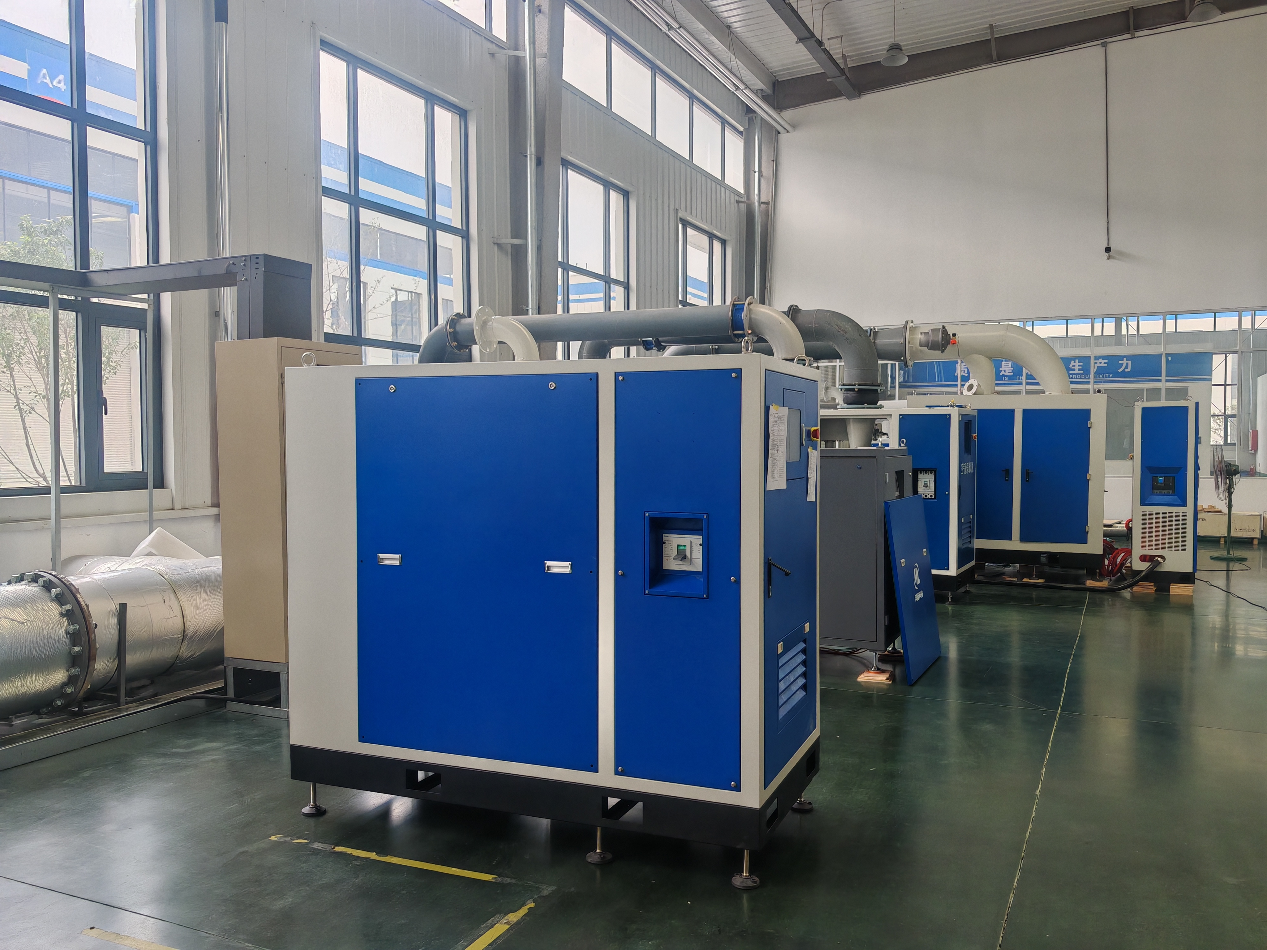 空气悬浮离心式鼓风机作为一种高效节能,低噪音,无油运行环保,运行