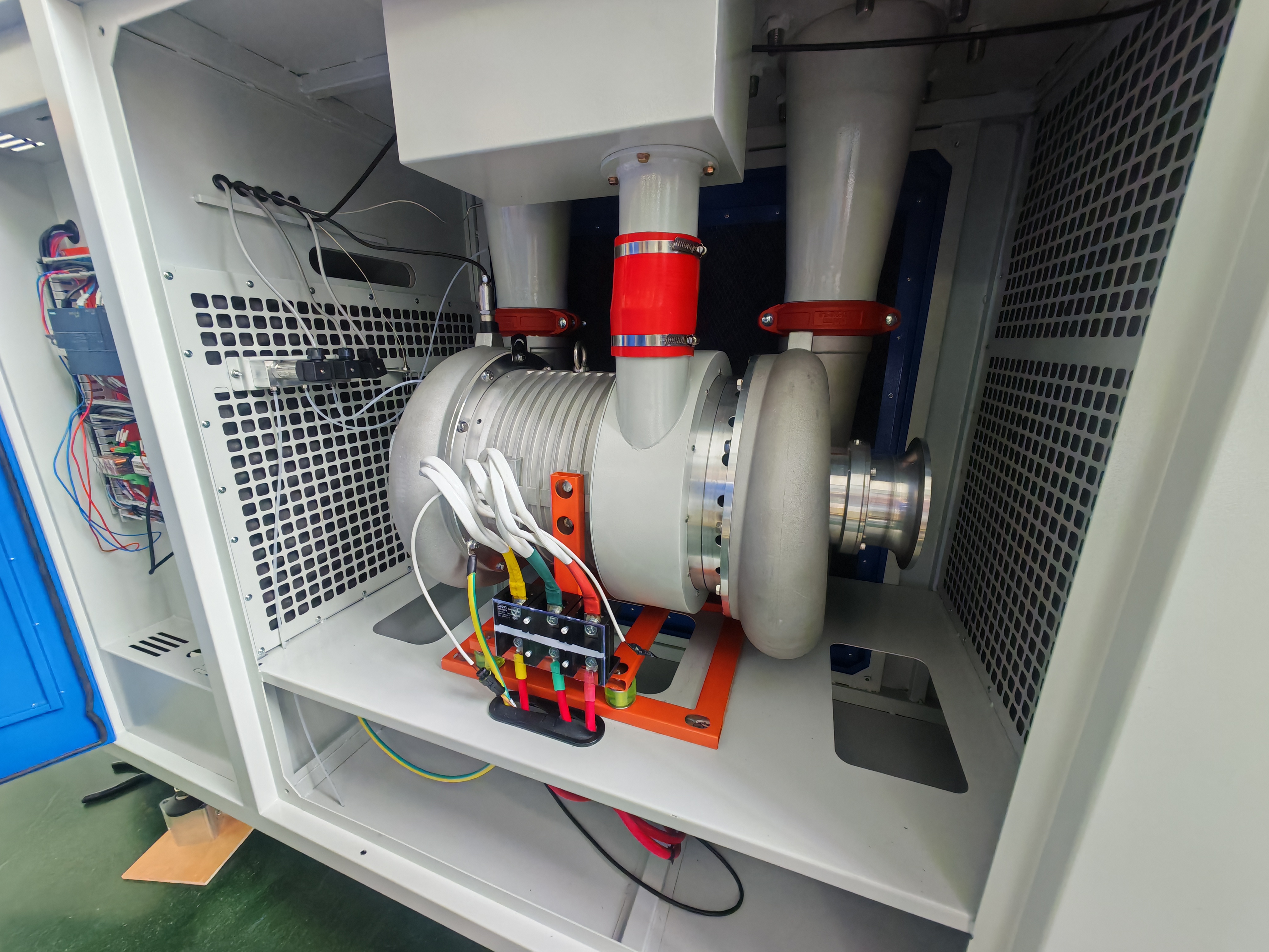 空气悬浮离心式鼓风机作为一种高效节能,低噪音,无油运行环保,运行