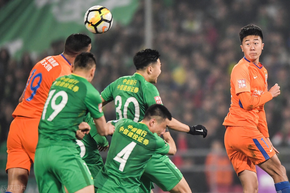 国安客场不敌鲁能,球队遭遇争议裁判 国安客场不敌鲁能,球队遭遇争议裁判
