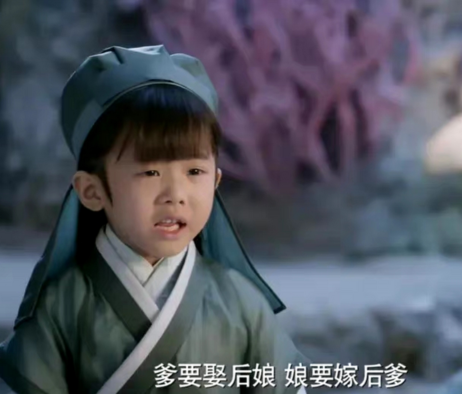 《三生三世十里桃花》,白浅初见阿离,就问他:"小糯米团子,你在扒什么