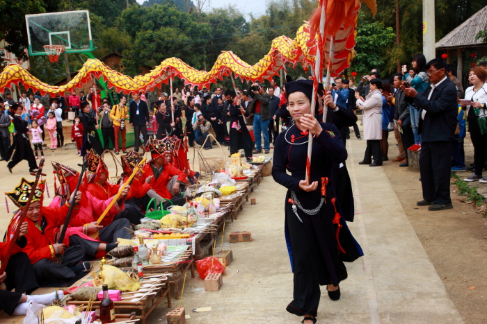 农历正月十一日,崇左市龙州县金龙镇"长衣壮"都要隆重的侬侗节活动