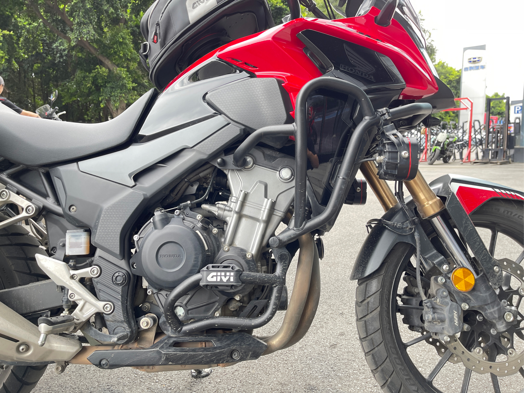 摩托车# #机车# 给22款cb500x装了一套givi的三箱,装上后感觉对车辆