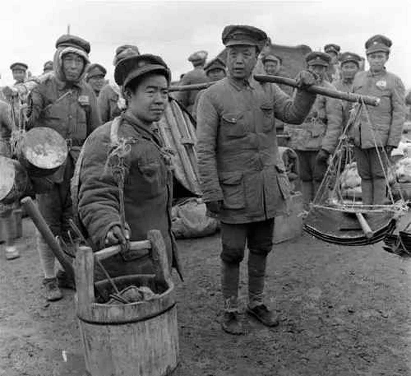 抗战国军伙食 1935年,国民政府军政部制定了陆军战时伙食标准:每人
