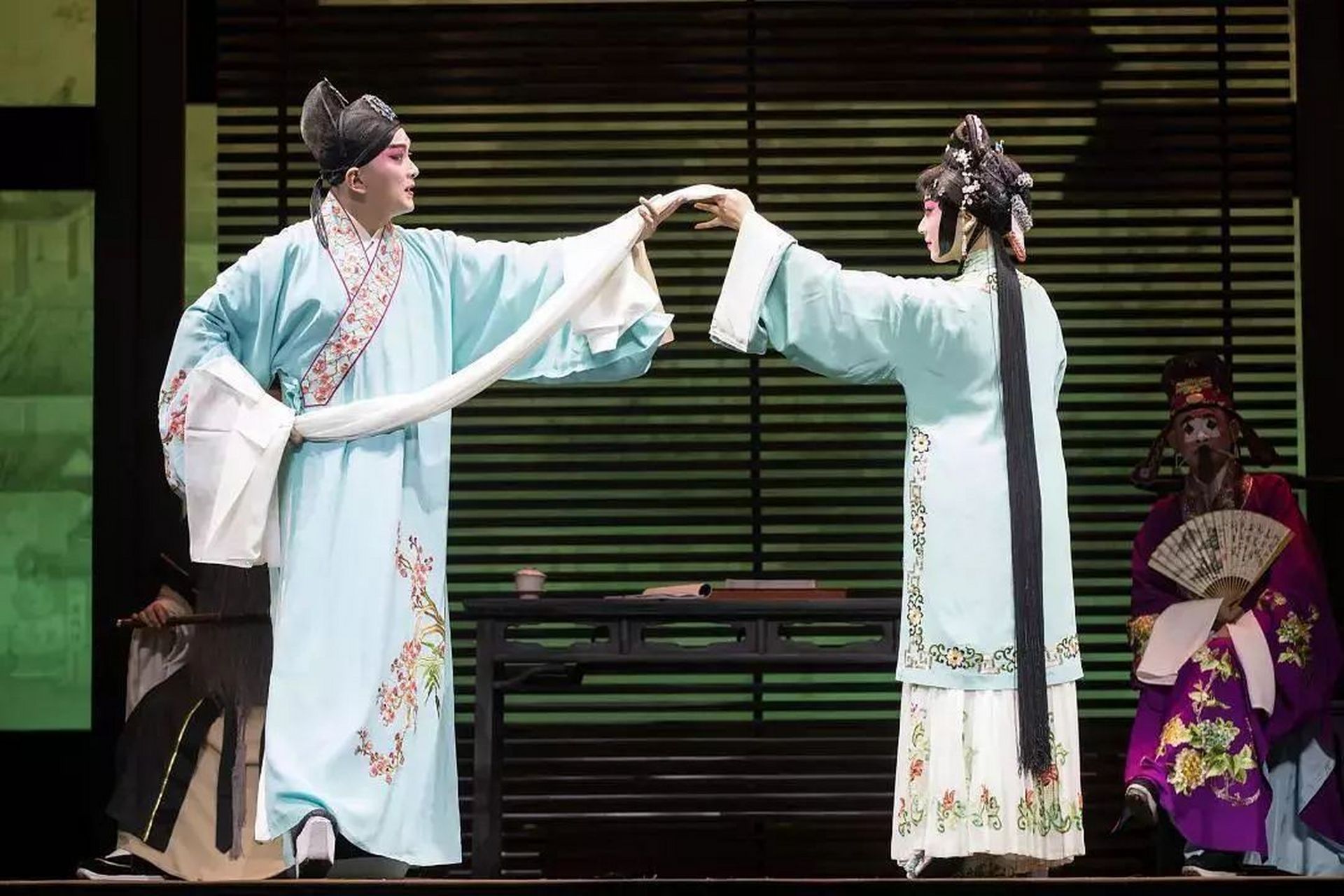 每日打卡#  【昆曲的创始人魏良辅因何被称为"曲圣"】 魏良辅是贸朝