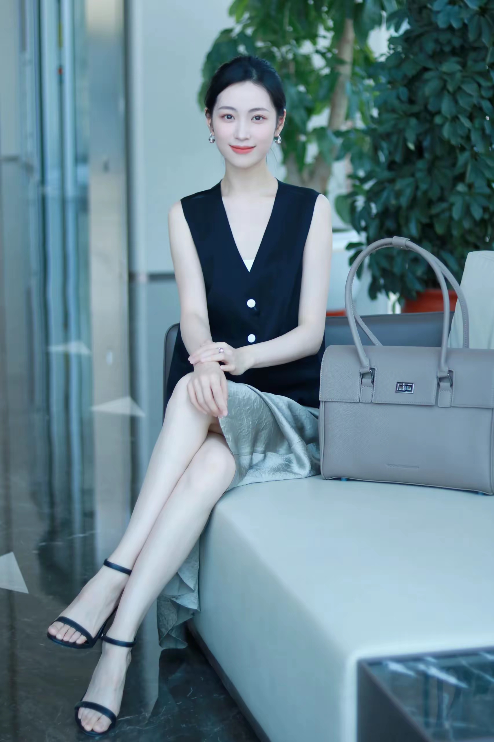 女神范儿十足,轻熟优雅,一颦一笑都透露着职场女性的魅力#养眼美女