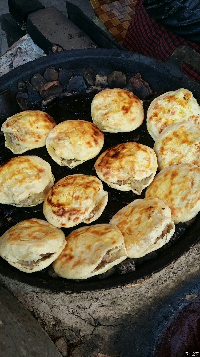 河南美食之:浚县古城石子馍      鹤壁市浚县历史悠久,文物古迹多,有