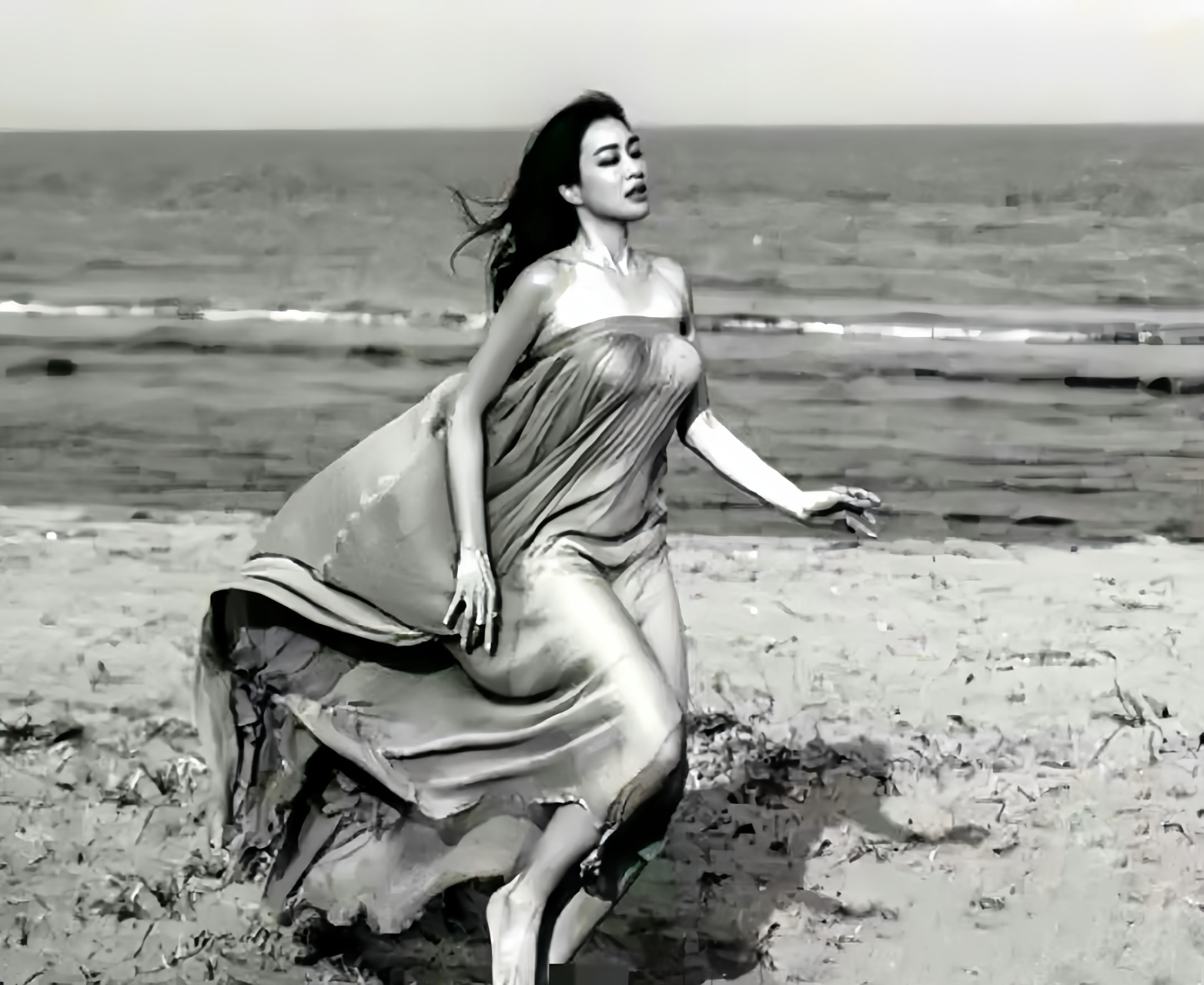 22岁的钟丽缇在海边,此时的她正处于巅峰时期. 67