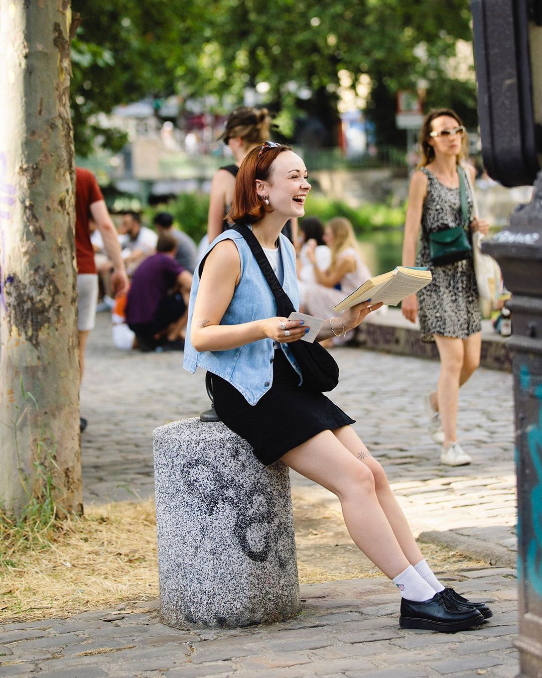 巴黎街头路人街拍,刻在骨子里的时髦与松弛感,随便穿穿都好好看啊