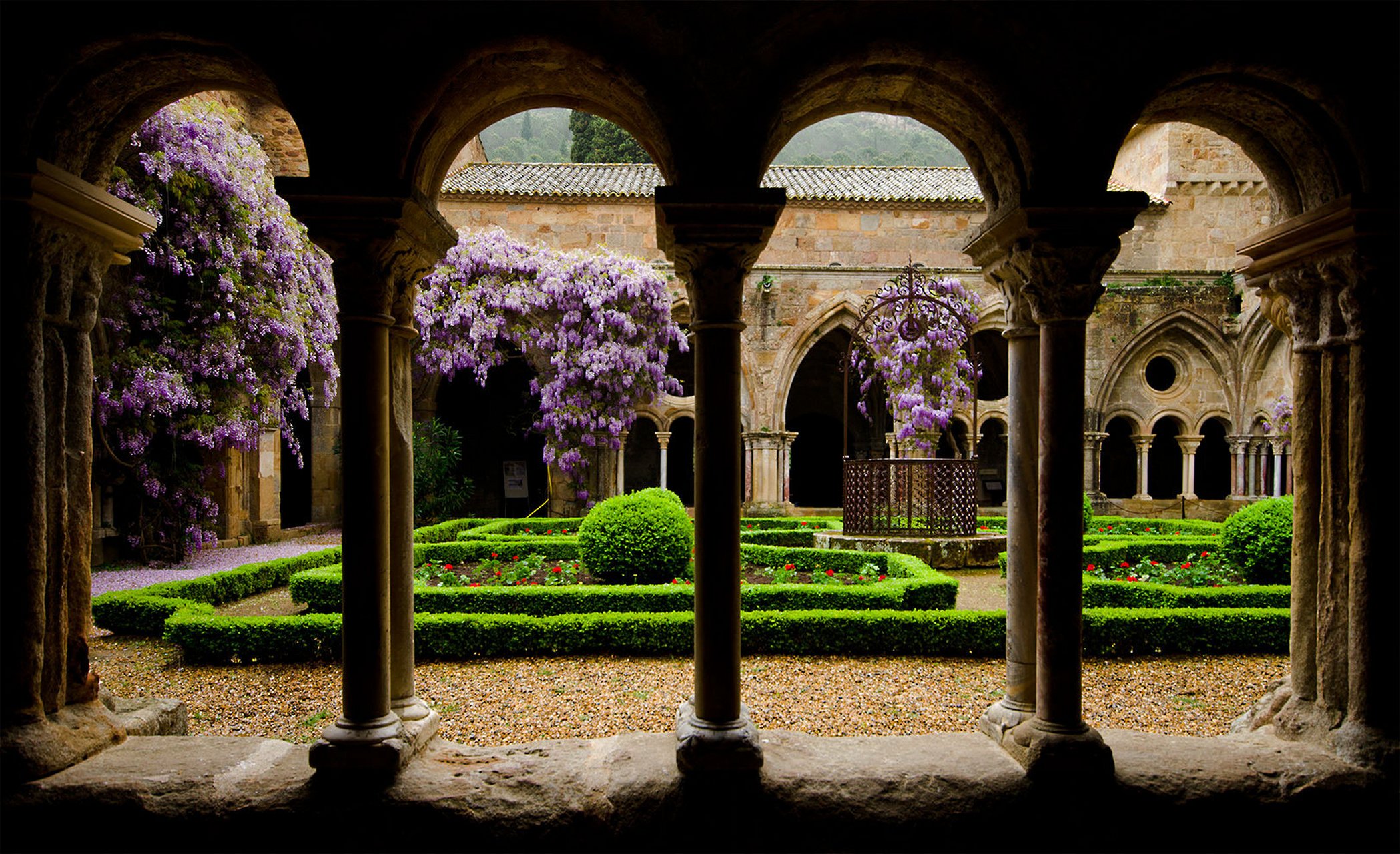 中世纪的修道院花园,修道院是专门为修道众提供居住,文化和宗教生活的