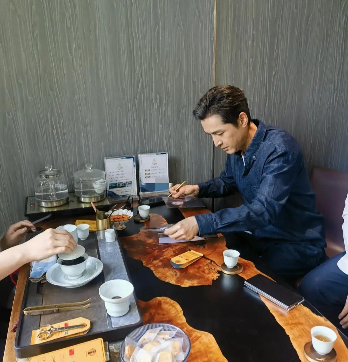 嚯,43岁的胡歌,看着比以前老了不少呢