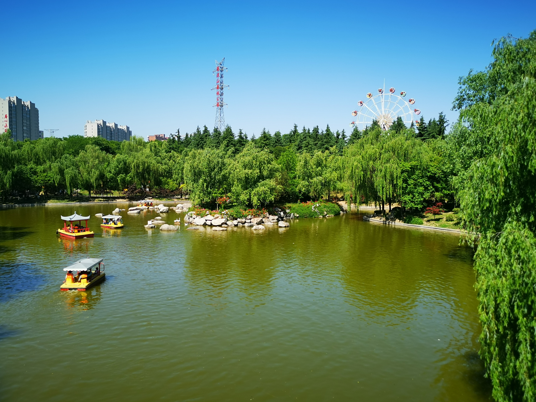 清凉山森林公园,有山,寺,水,林布局,错落有致又浑然一体,是西安城市