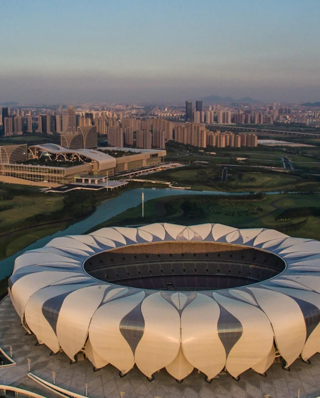 亚运fun体验# 杭州奥体中心体育馆又称"大莲花",是第19届亚运会举办