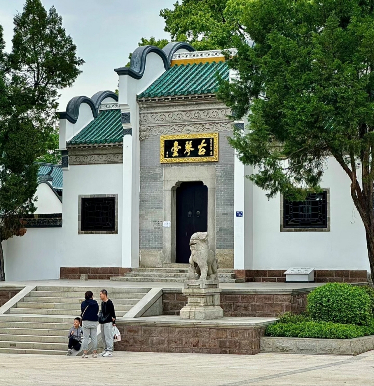 五一江城玩乐指南# 漫步武汉古琴台,古韵悠扬,仿佛穿越千年,与古人