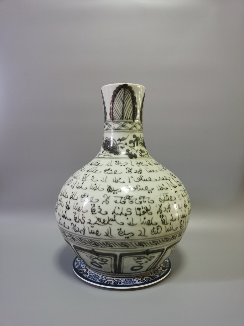 八思巴文是元朝忽必烈时期由国师八思巴创制的蒙古文字,世称"八思巴