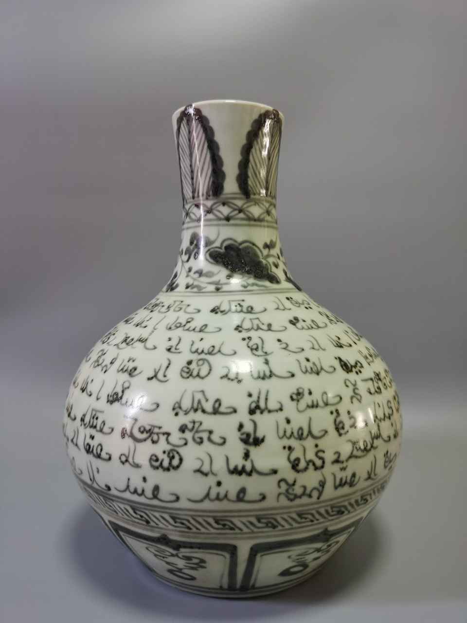 八思巴文是元朝忽必烈时期由国师八思巴创制的蒙古文字,世称"八思巴