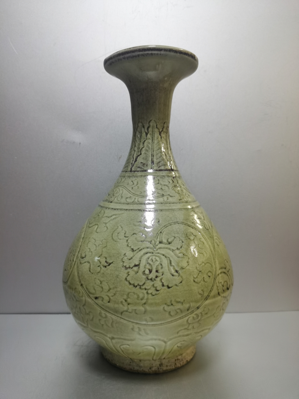 青釉刻花玉壶春瓶61元代 此件玉壶春瓶,口径10.8cm;底径11.