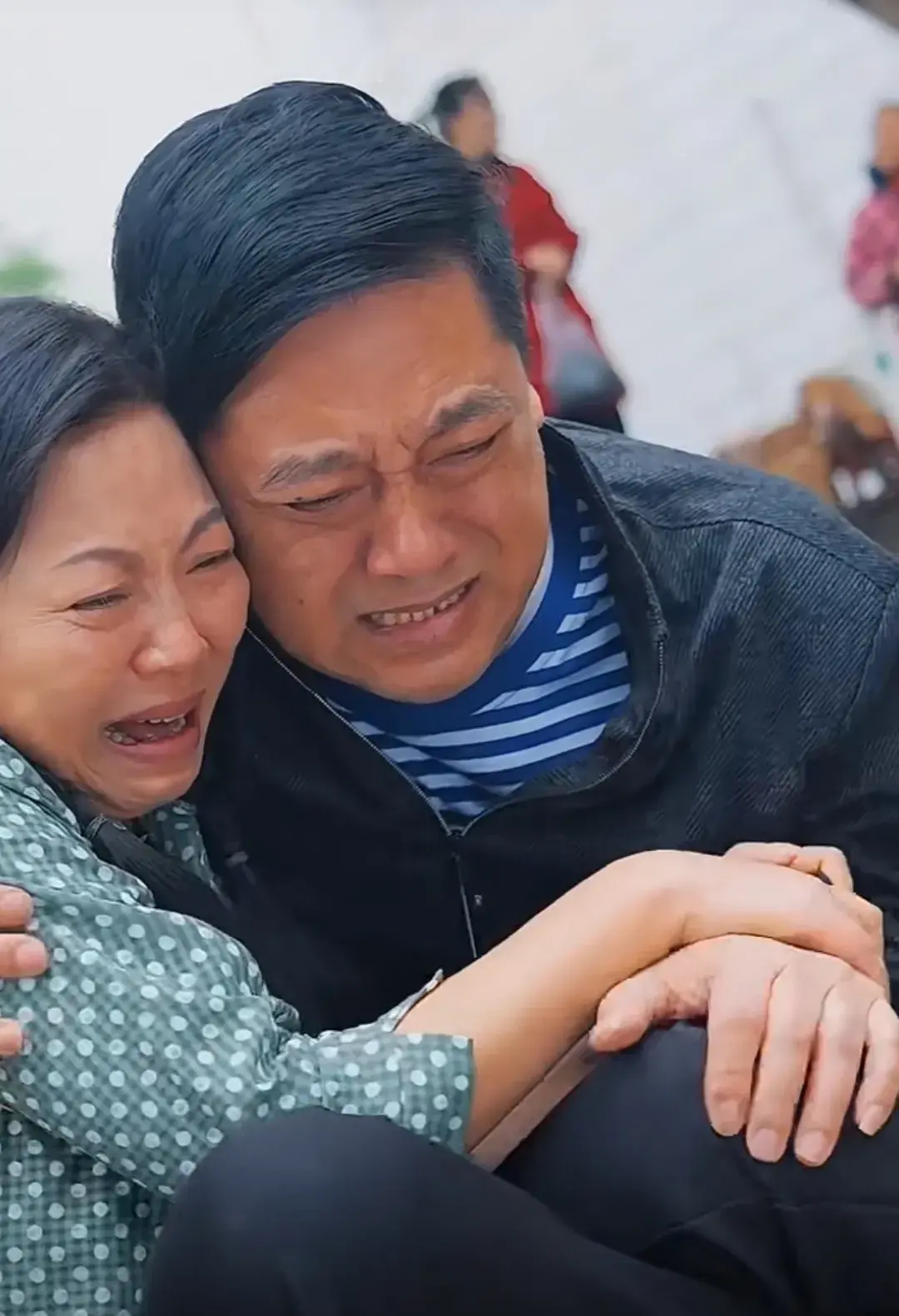 我们小区的人们思想观念愈发开放,只要家中无老人在世,白天便一片宁静