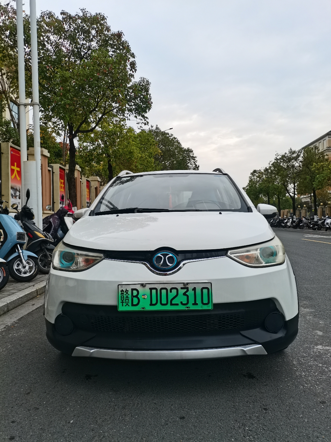 出售,纯电动汽车,续航180公里,有空调,方向助力,大屏导航,功能丰富