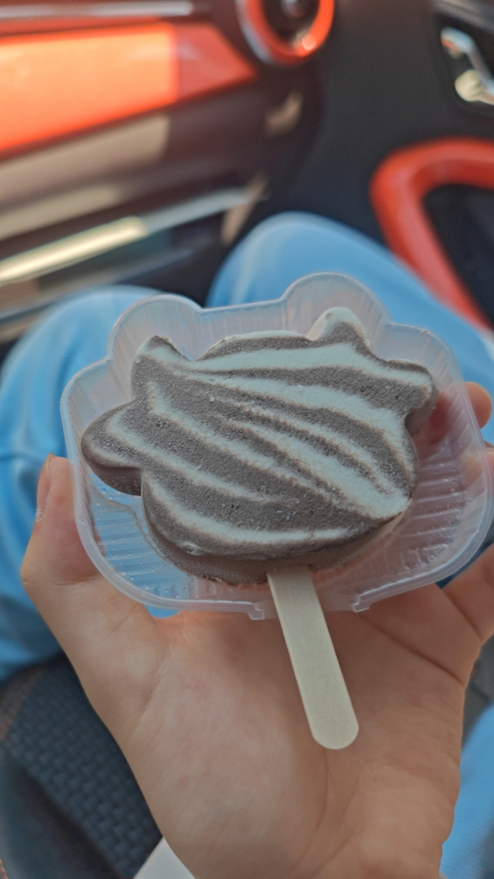 眼观鼻,鼻观心,读书睡觉修自身.人前常带三分笑,遇事莫认五分真.