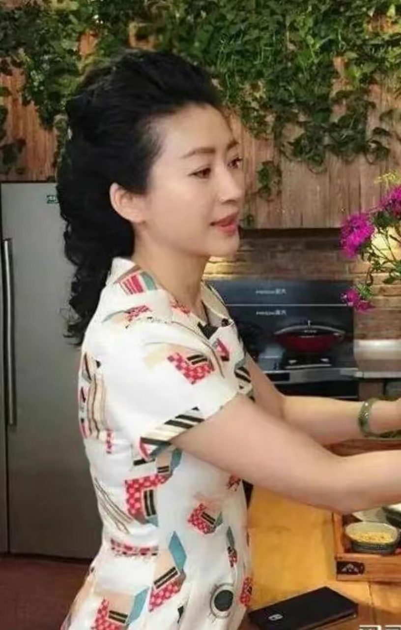 王小丫的父亲给她起了这个名字,她很不喜欢,上学时同学都管她叫"脚