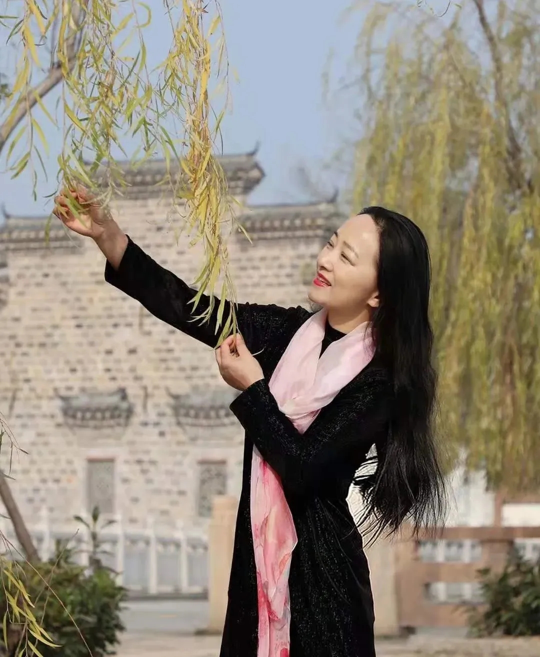 美女书法家韦斯琴书法与中国书法院院长管峻书法竟如此想似,是韦斯琴