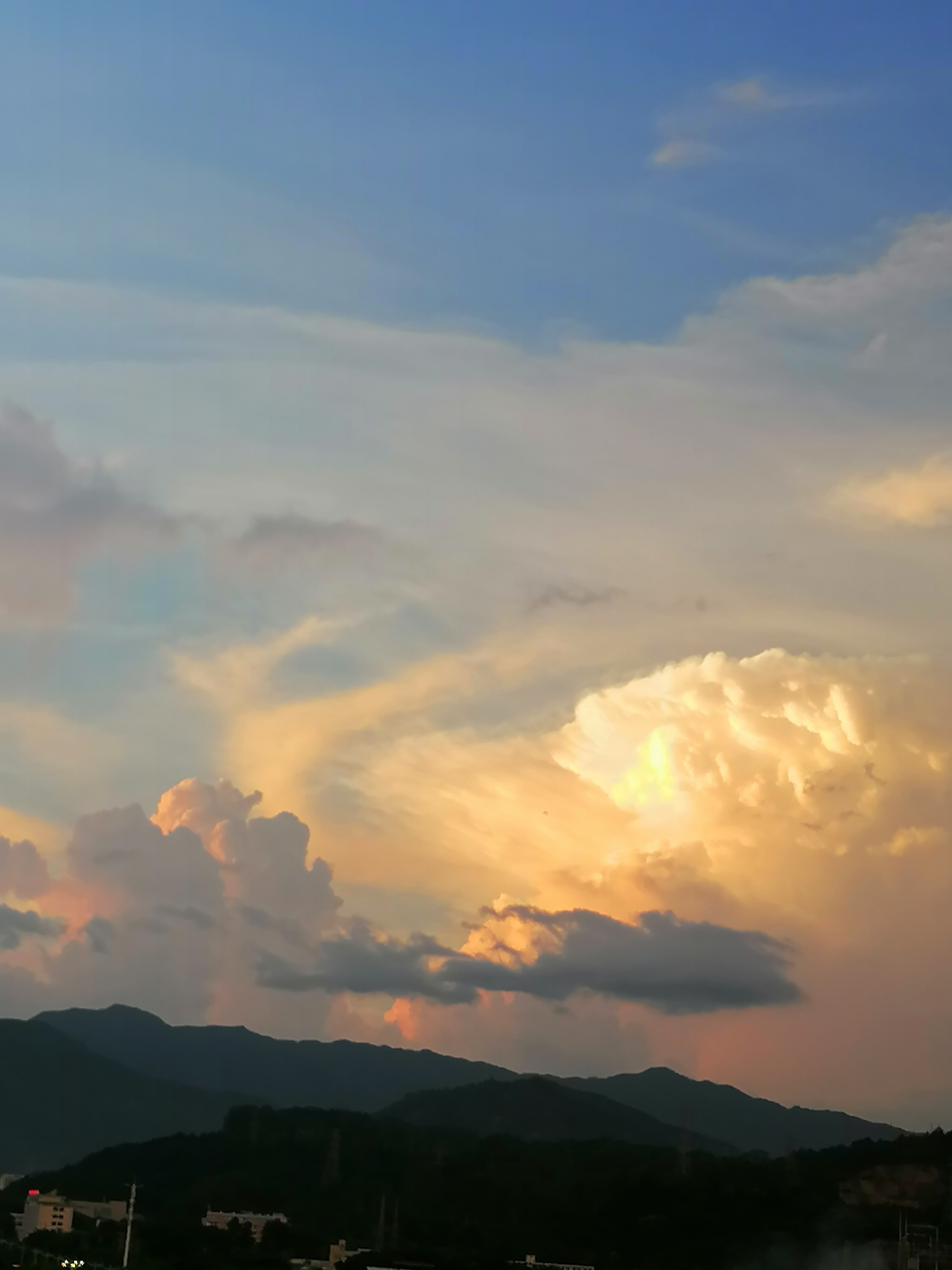 观云  闲观落日与云彩. 观云如观人生