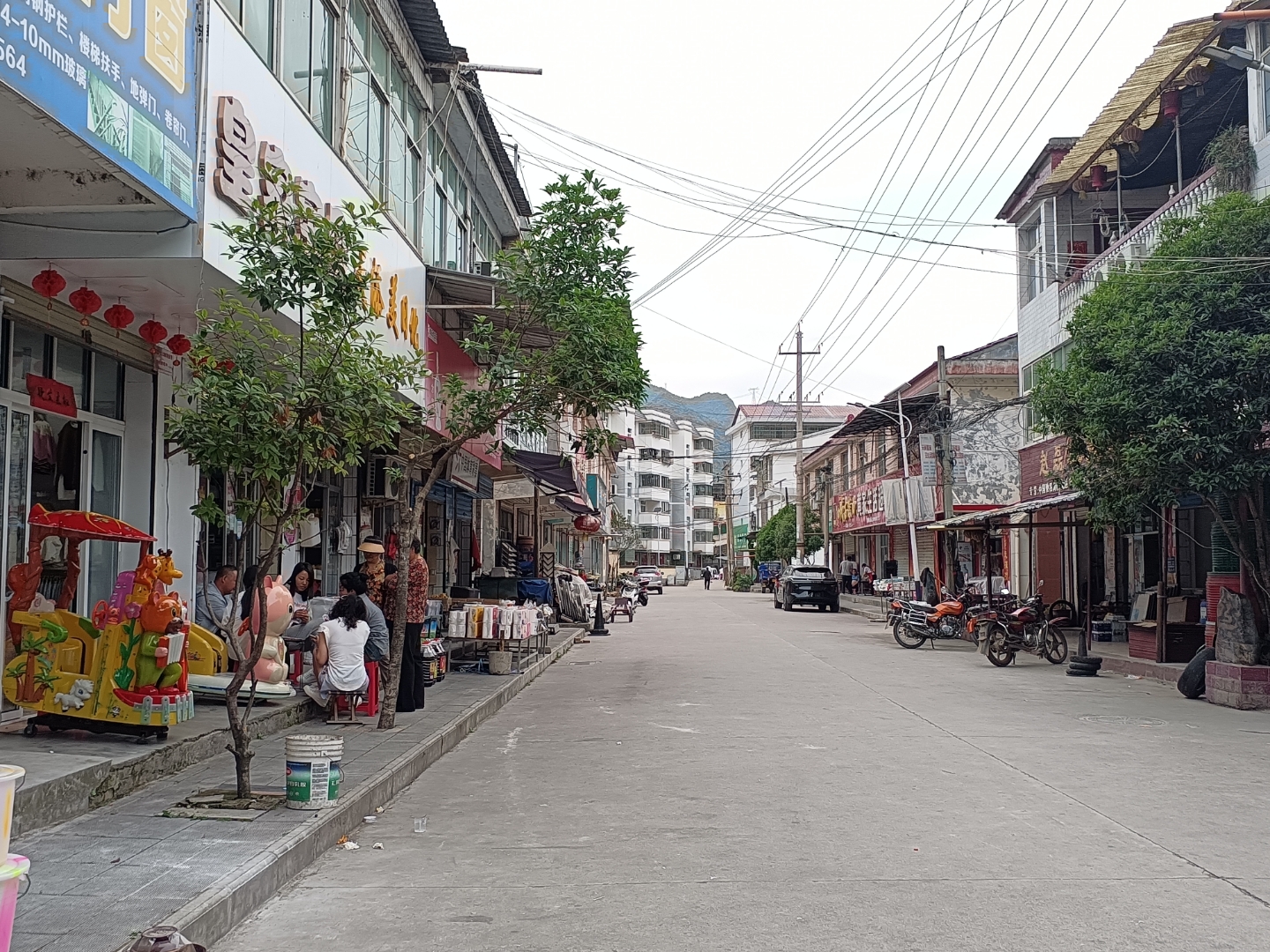 古镇新貌:白水江镇新区 秦岭山腹地的白水江镇,西临宝成铁路东依嘉陵