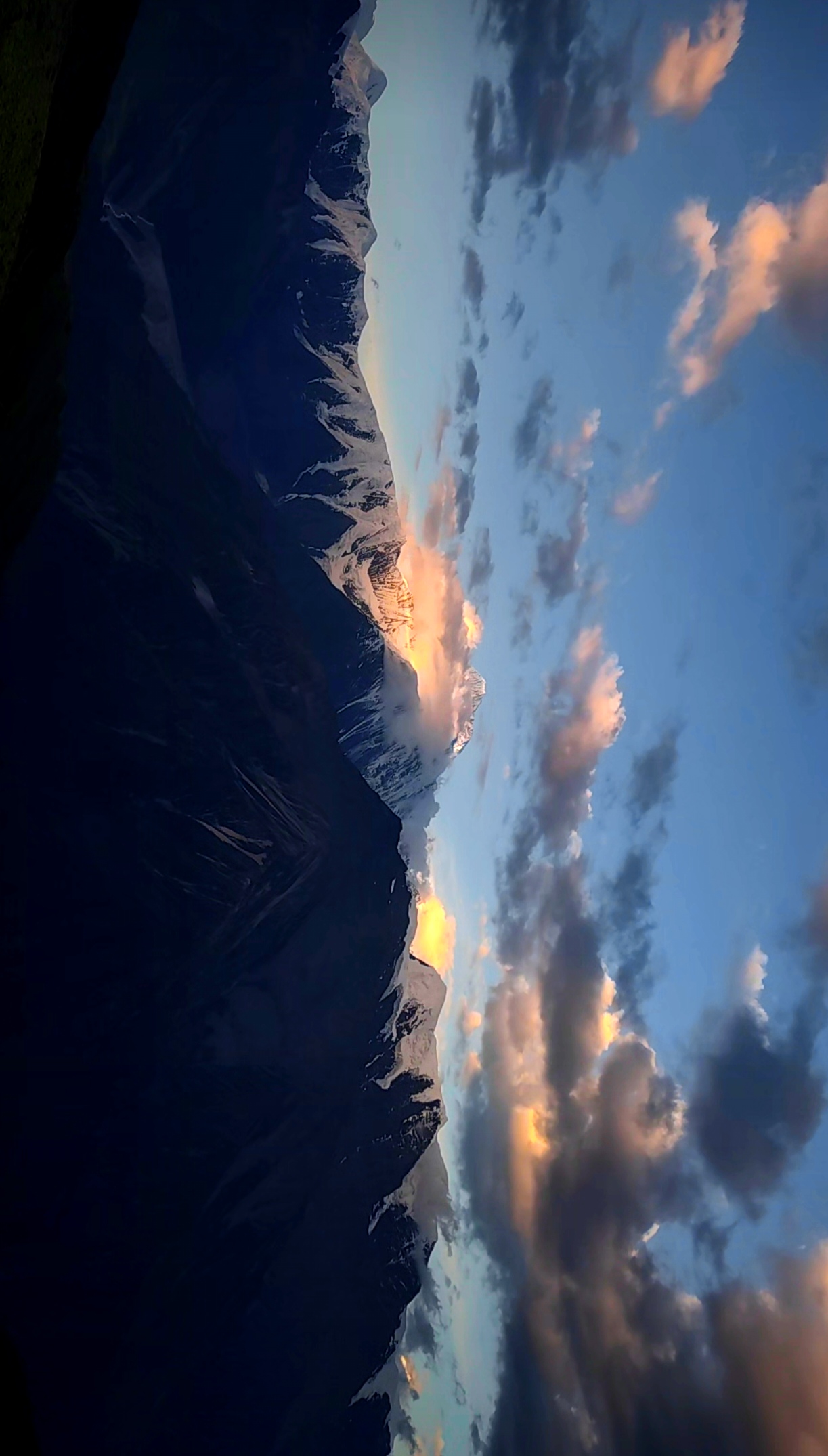 蜀山之王——贡嘎山  云端之上,山川之美,尽收眼底.