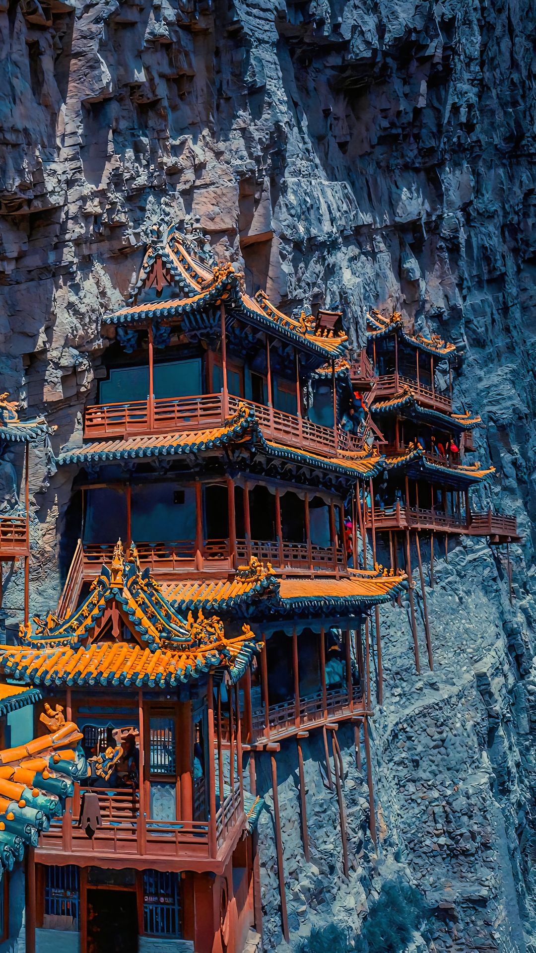 悬空寺位于山西省衡山脚下,因悬在金霞侠西侧悬崖上,高出地面50余米