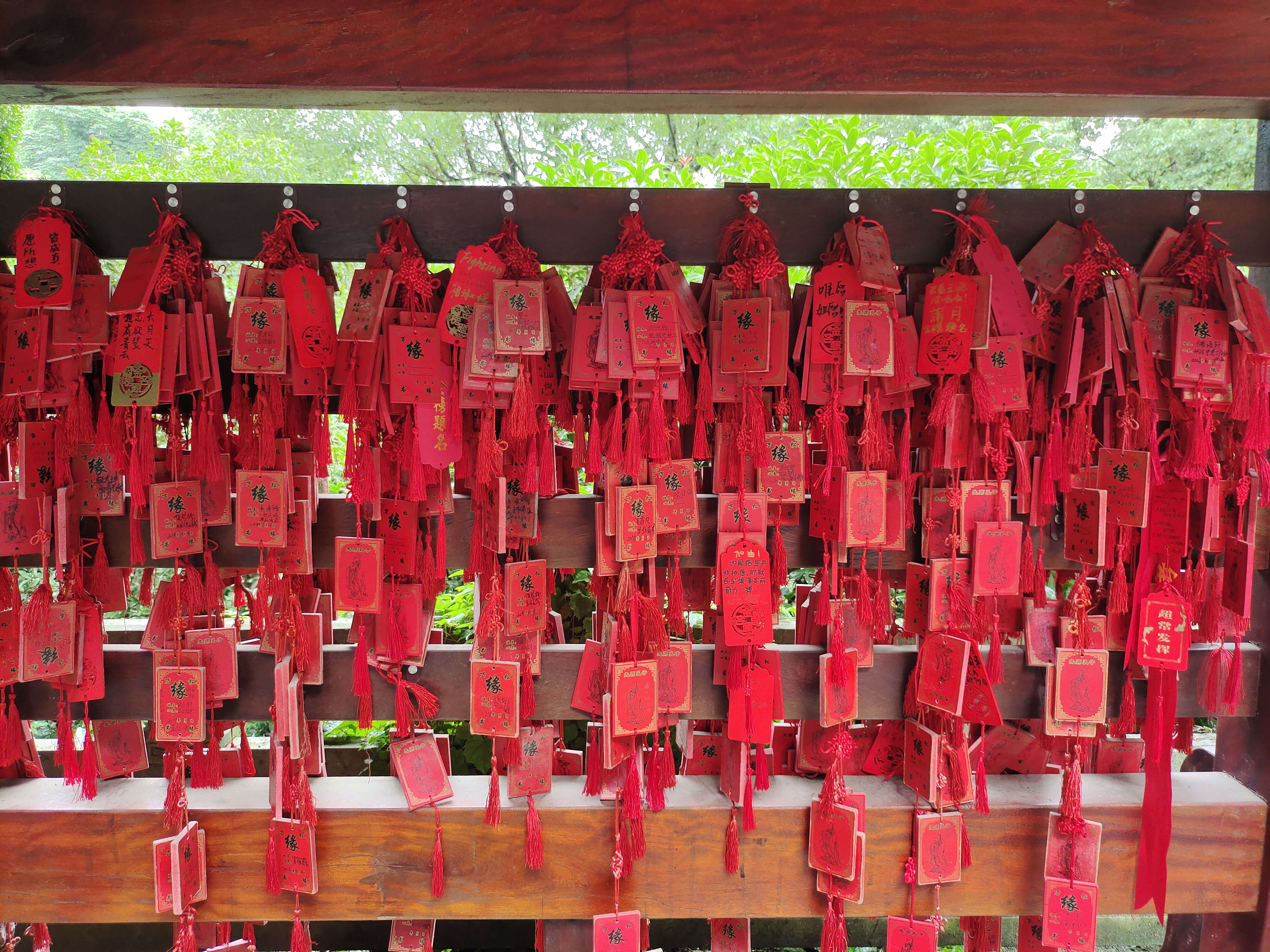 许愿牌是一种寄托愿望的工具,它本身并不能让愿望成真.