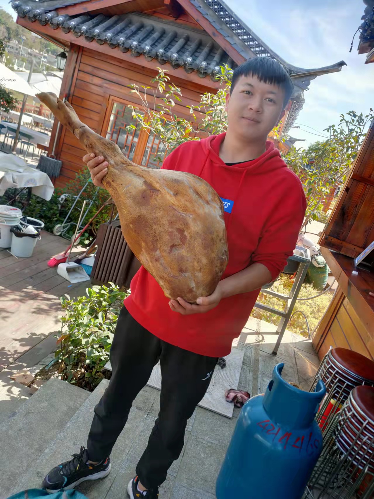 云南火腿,三年以上火腿,可生吃,口感非常好!