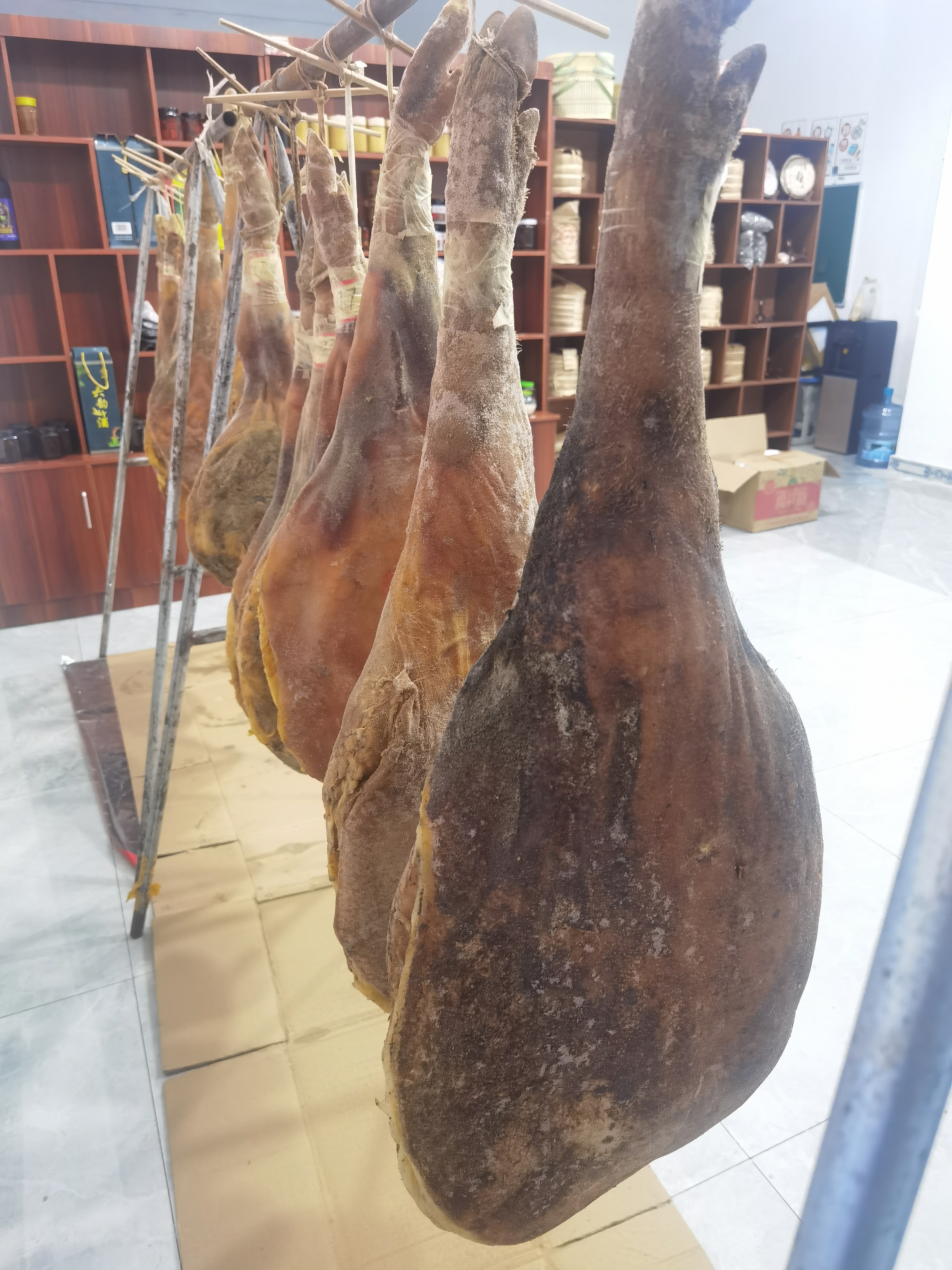 云南火腿,三年以上火腿,可生吃,口感非常好!