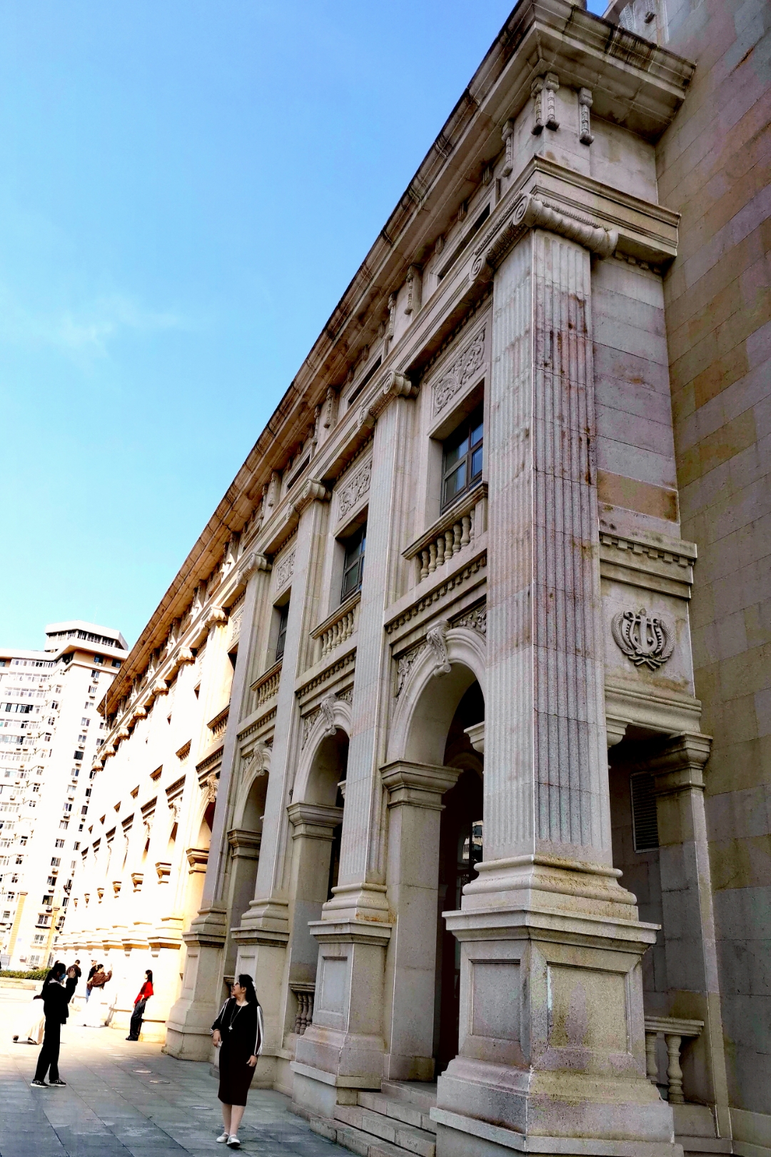 天津音乐厅,起士林西餐厅,no.55西餐厅都是很有特色和代表性的建筑