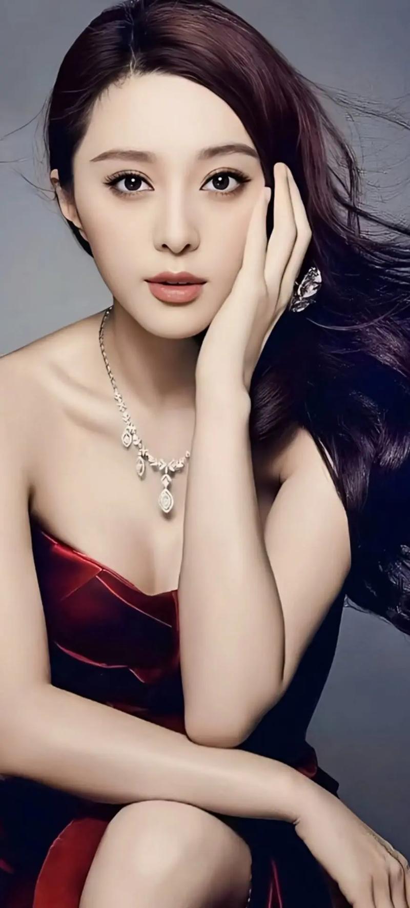 女神范冰冰红裙优雅,气质迷人,真是美翻了!