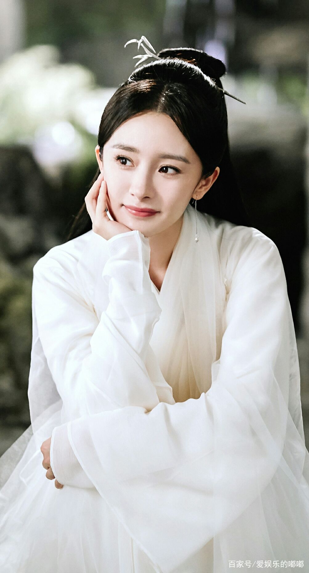 杨幂古装造型优雅迷人,仿佛从古画中走出的仙女,让人一眼万年