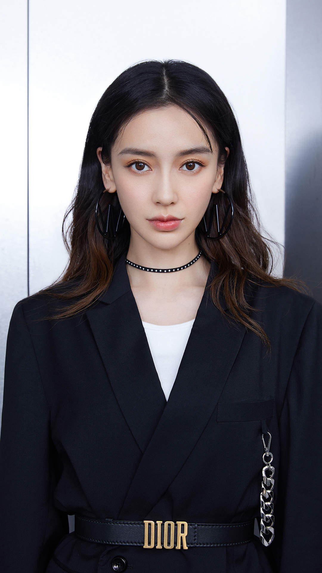 杨颖之美,如春水初生,顾盼间流光溢彩