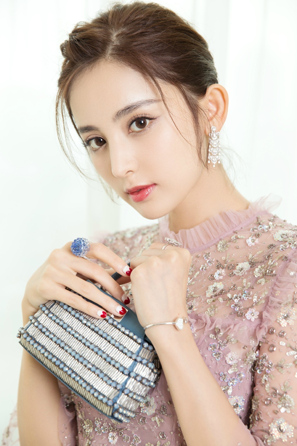 此般少年,恰似未琢之玉,假以古丽扎娜古力娜扎个人资料扎娜古力娜扎的