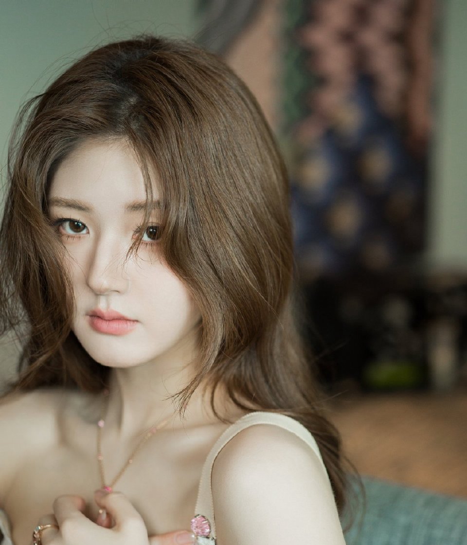 赵露思,四川成都人,新生代演员